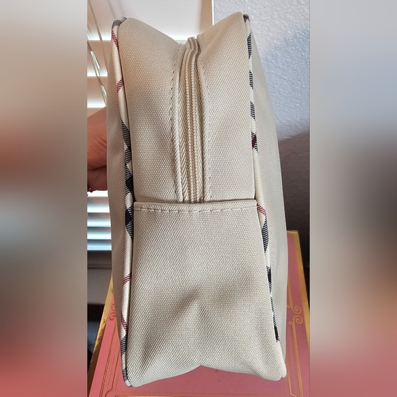 Burberry Fragrances Cream Nova Check Travel Toiletries Case EUC - Picture 9 of 14